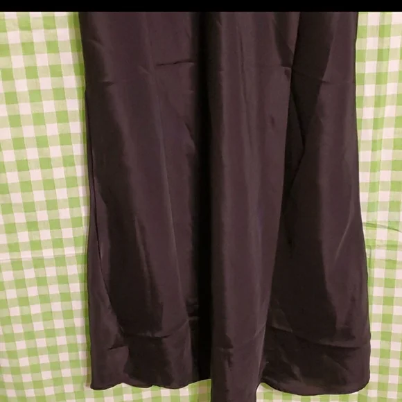 Satin like nightie with red rose stitched on - Picture 11 of 12